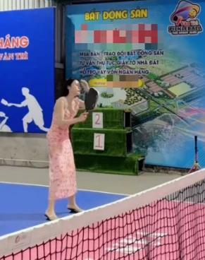 Đang bán nhà thì khách rủ chơi Pickleball, cô nàng saler khiến MXH được một phen "ngã ngửa" Đang bán nhà thì khách rủ chơi Pickleball, cô nàng saler khiến MXH được một phen "ngã ngửa"