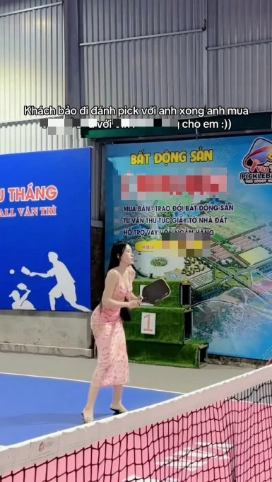 Đang bán nhà thì khách rủ chơi Pickleball, cô nàng saler khiến MXH được một phen "ngã ngửa" Đang bán nhà thì khách rủ chơi Pickleball, cô nàng saler khiến MXH được một phen "ngã ngửa"