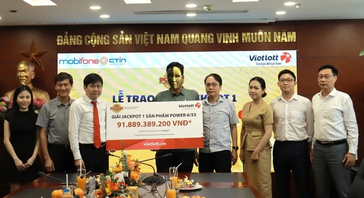 Đang chuẩn bị bữa tối, doanh nhân nhận tin trúng độc đắc gần 92 tỷ đồng