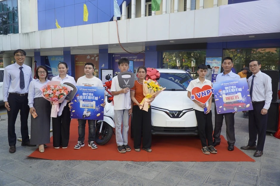 Đăng ký gói mạng 5.000 đồng/ngày, người đàn ông chài lưới trúng ô tô: 'Tưởng bị lừa' Đăng ký gói mạng 5.000 đồng/ngày, người đàn ông chài lưới trúng ô tô: 'Tưởng bị lừa'