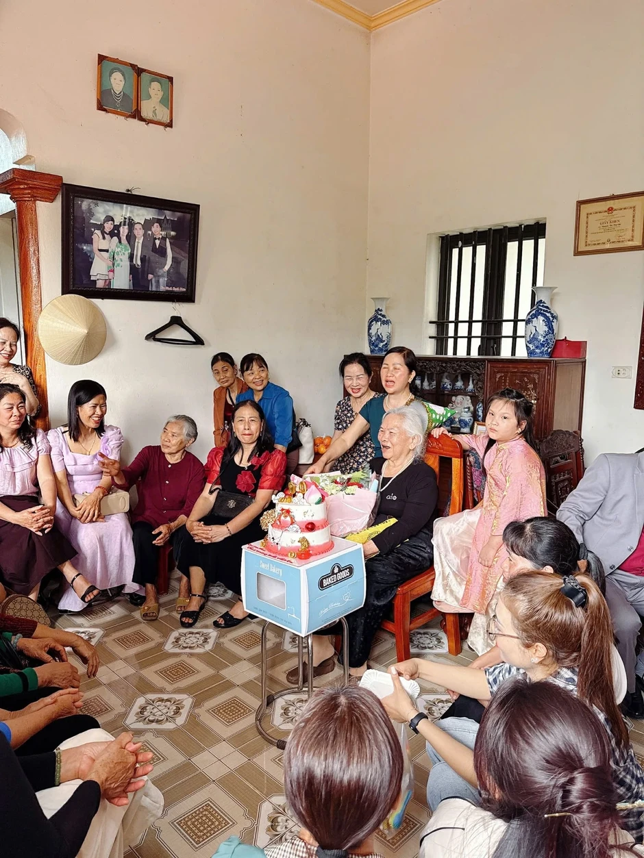 'Đánh dấu' tuổi 90, mẹ tặng vàng cho 9 người con 'Đánh dấu' tuổi 90, mẹ tặng vàng cho 9 người con