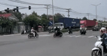 Danh tính 2 đối tượng truy đuổi, ném mũ bảo hiểm tấn công đôi nam nữ trên đường