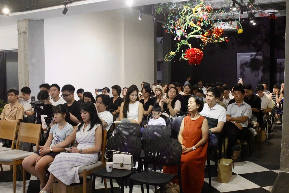 'Để con được ốm' tái bản sau 10 năm: Cha mẹ có nên hỏi AI khi con bệnh? 'Để con được ốm' tái bản sau 10 năm: Cha mẹ có nên hỏi AI khi con bệnh?