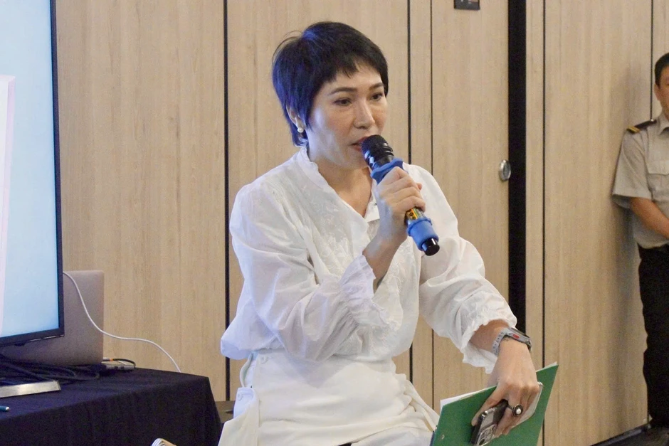 'Để con được ốm' tái bản sau 10 năm: Cha mẹ có nên hỏi AI khi con bệnh? 'Để con được ốm' tái bản sau 10 năm: Cha mẹ có nên hỏi AI khi con bệnh?