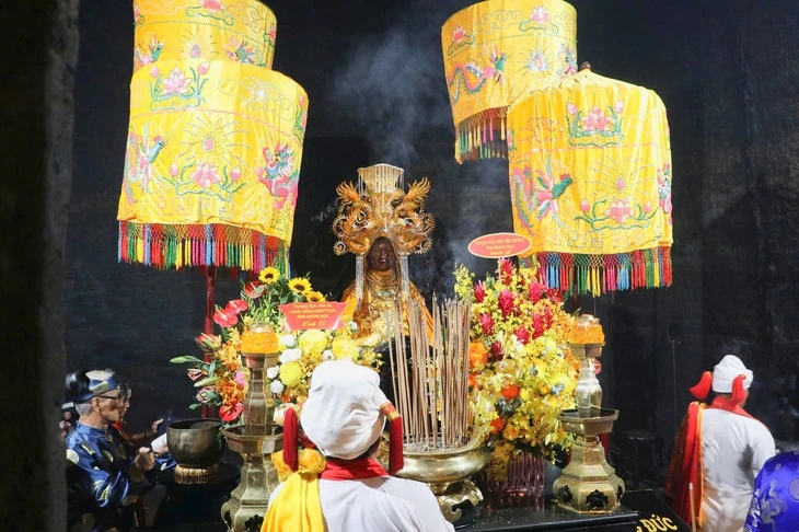 Đề nghị công nhận tín ngưỡng thờ Mẫu Thiên Y A Na là di sản quốc gia Đề nghị công nhận tín ngưỡng thờ Mẫu Thiên Y A Na là di sản quốc gia