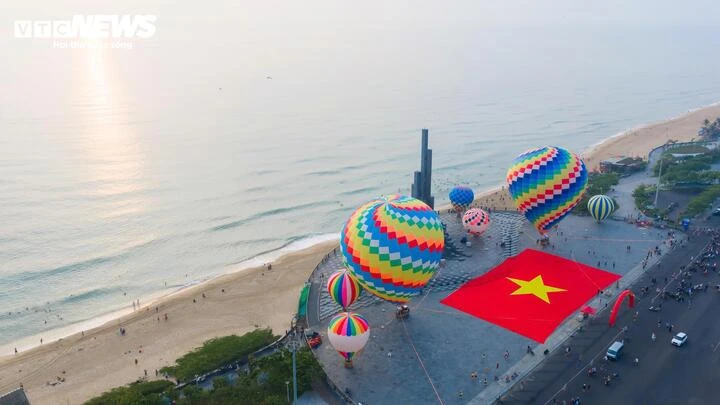 Đến Đắk Lắk ngắm tháp Nghinh Phong, bay khinh khí cầu miễn phí