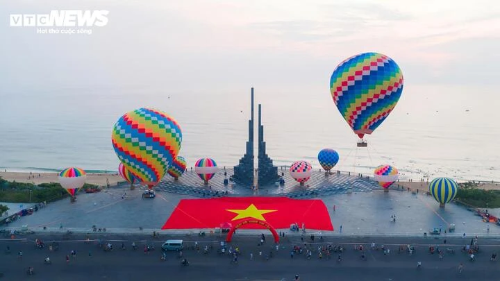 Đến Đắk Lắk ngắm tháp Nghinh Phong, bay khinh khí cầu miễn phí