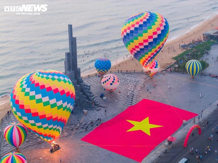 Đến Đắk Lắk ngắm tháp Nghinh Phong, bay khinh khí cầu miễn phí