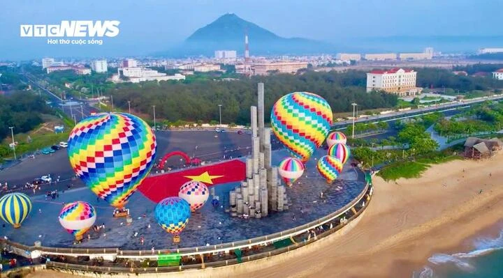 Đến Đắk Lắk ngắm tháp Nghinh Phong, bay khinh khí cầu miễn phí