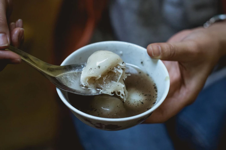 Đến hẹn lại lên, bánh trôi tàu bác Phạm Bằng chính thức mở lại: Trời lạnh mà, ăn một bát nóng hổi là 'quá đã'