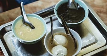 Đến hẹn lại lên, bánh trôi tàu bác Phạm Bằng chính thức mở lại: Trời lạnh mà, ăn một bát nóng hổi là 'quá đã'