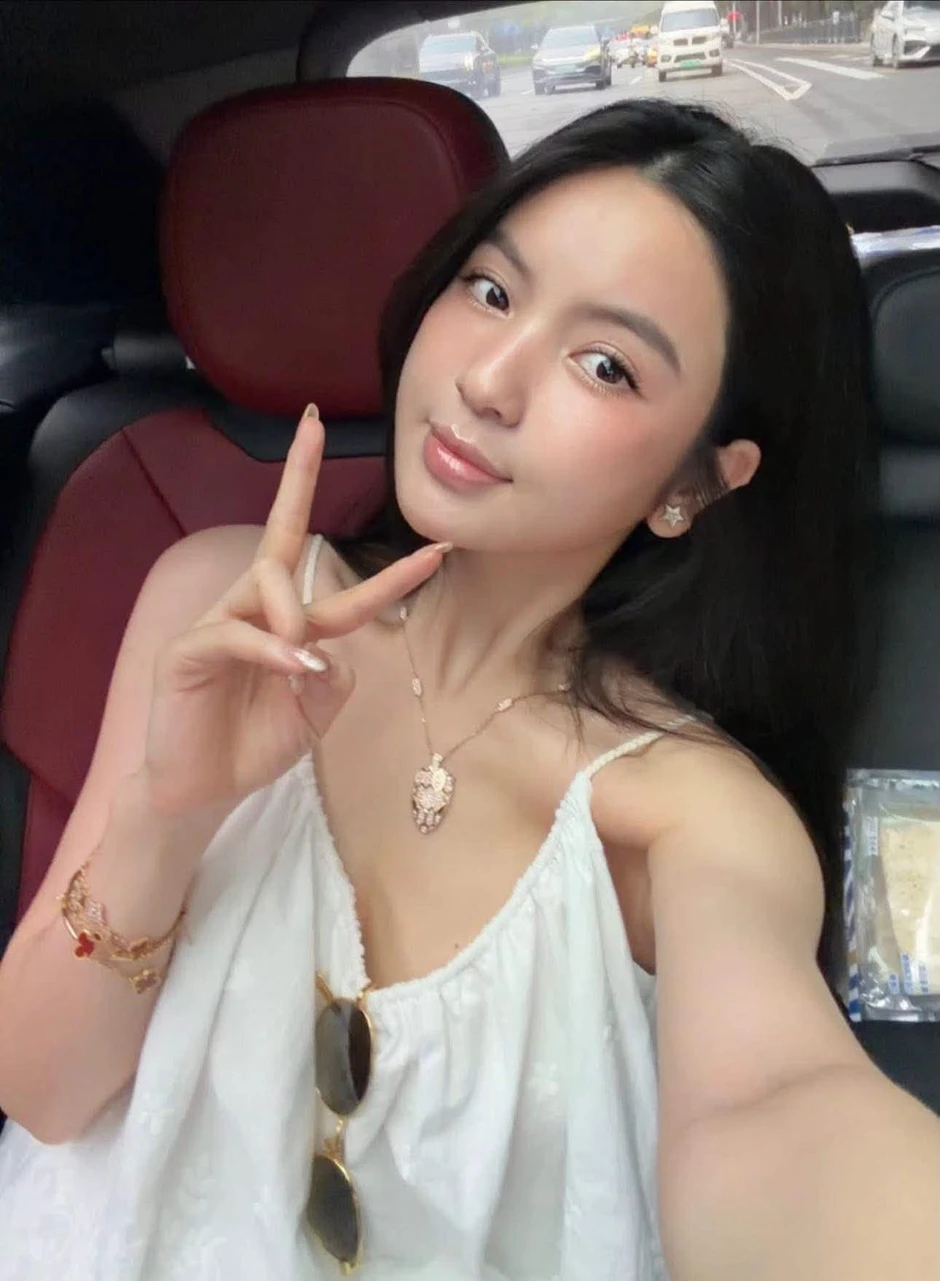 Đeo trang sức bằng "cả gia tài" lên người, Chu Thanh Huyền lại khẳng định bản thân không tự mua vì "tiếc tiền", vậy vòng cổ hơn 1 tỷ từ đâu mà có? Đeo trang sức bằng "cả gia tài" lên người, Chu Thanh Huyền lại khẳng định bản thân không tự mua vì "tiếc tiền", vậy vòng cổ hơn 1 tỷ từ đâu mà có?