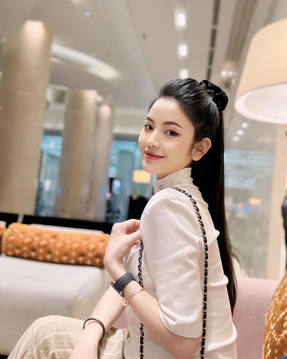 Đeo trang sức bằng "cả gia tài" lên người, Chu Thanh Huyền lại khẳng định bản thân không tự mua vì "tiếc tiền", vậy vòng cổ hơn 1 tỷ từ đâu mà có? Đeo trang sức bằng "cả gia tài" lên người, Chu Thanh Huyền lại khẳng định bản thân không tự mua vì "tiếc tiền", vậy vòng cổ hơn 1 tỷ từ đâu mà có?