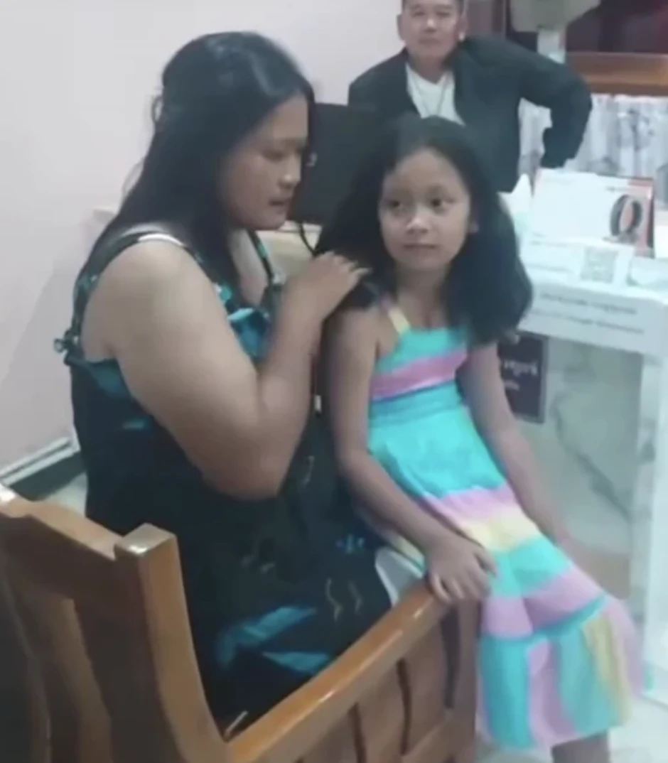Đi 130 km mới biết quên con ở trạm xăng Đi 130 km mới biết quên con ở trạm xăng