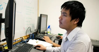 Đi làm sớm 10 phút mỗi ngày suốt 7 năm, người đàn ông kiện công ty đòi gần 80 triệu đồng tiền làm thêm giờ