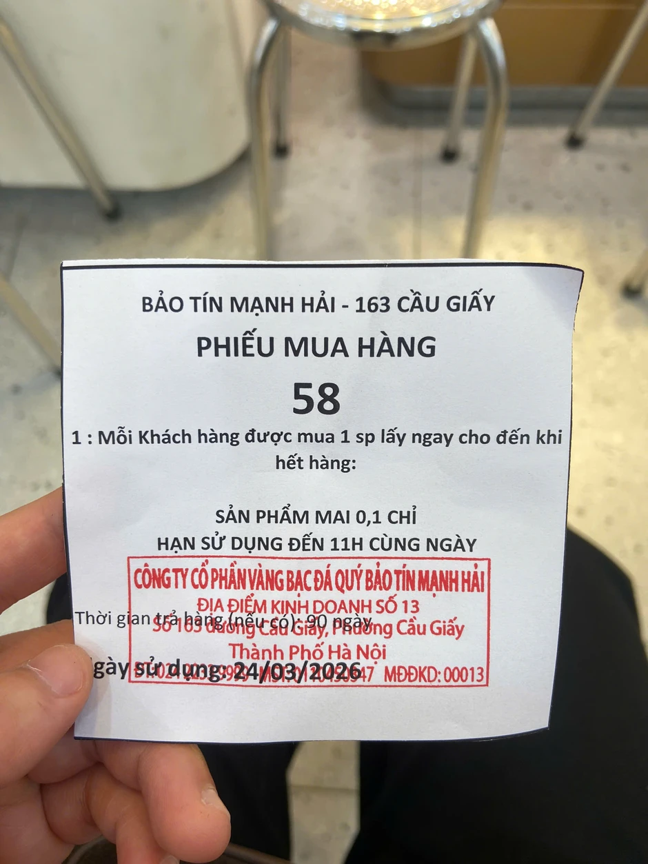 Đi mua vàng hôm nay: STT 58 phải chờ gần 1 tiếng, người mua 5 chỉ chấp nhận lấy giấy hẹn, 40 ngày sau quay lại lấy vàng Đi mua vàng hôm nay: STT 58 phải chờ gần 1 tiếng, người mua 5 chỉ chấp nhận lấy giấy hẹn, 40 ngày sau quay lại lấy vàng
