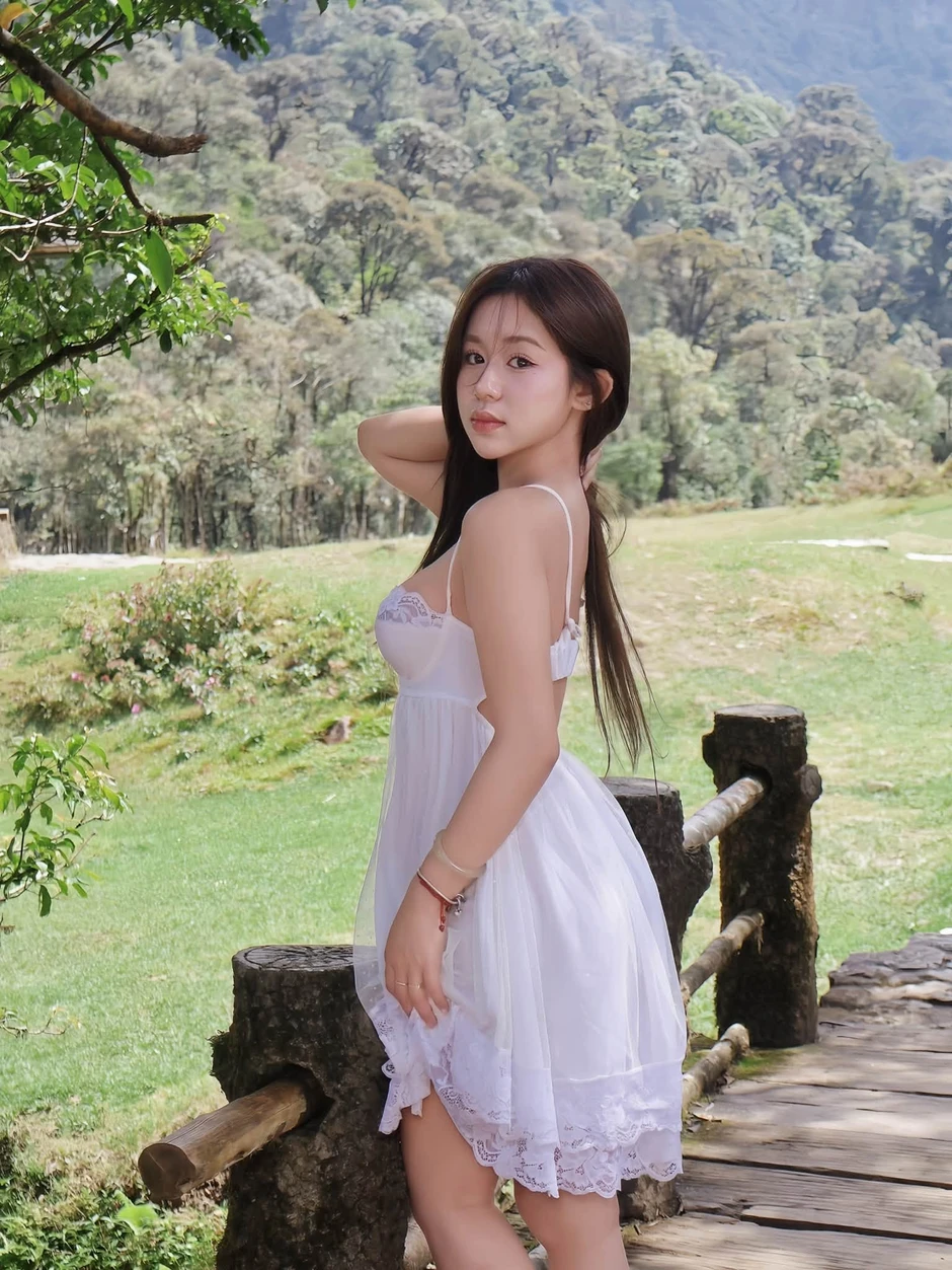 Diện đầm ngủ vào rừng, hot TikToker bỗng bất ngờ "lên xu hướng"