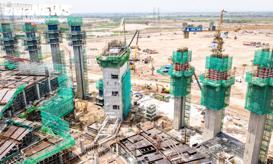 Diện mạo sân vận động VinFast - Trống Đồng sau 8 tháng thi công Diện mạo sân vận động VinFast - Trống Đồng sau 8 tháng thi công