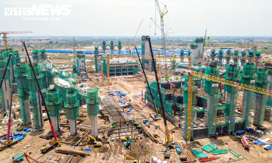 Diện mạo sân vận động VinFast - Trống Đồng sau 8 tháng thi công Diện mạo sân vận động VinFast - Trống Đồng sau 8 tháng thi công