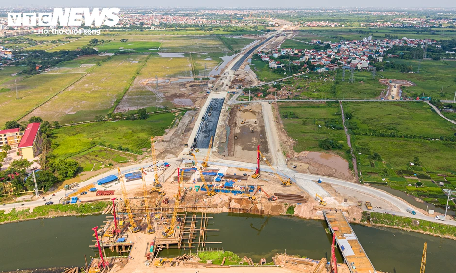 Diện mạo sân vận động VinFast - Trống Đồng sau 8 tháng thi công Diện mạo sân vận động VinFast - Trống Đồng sau 8 tháng thi công