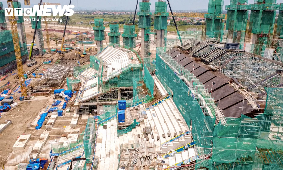Diện mạo sân vận động VinFast - Trống Đồng sau 8 tháng thi công Diện mạo sân vận động VinFast - Trống Đồng sau 8 tháng thi công