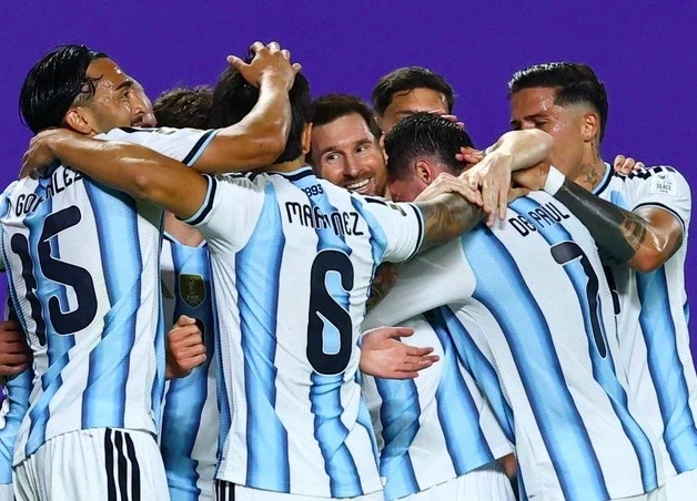 Điệu nhảy ngẫu hứng của Messi gây sốt mạng Điệu nhảy ngẫu hứng của Messi gây sốt mạng