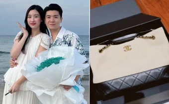 Đỗ Mỹ Linh "flex" túi Chanel sang chảnh do anh chồng tặng, dạy con bằng cách hỏi số tầng trong biệt thự trăm tỷ
