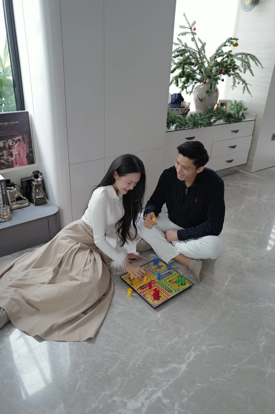 Doãn Hải My đam mê làm một việc trong căn biệt thự của Văn Hậu Doãn Hải My đam mê làm một việc trong căn biệt thự của Văn Hậu