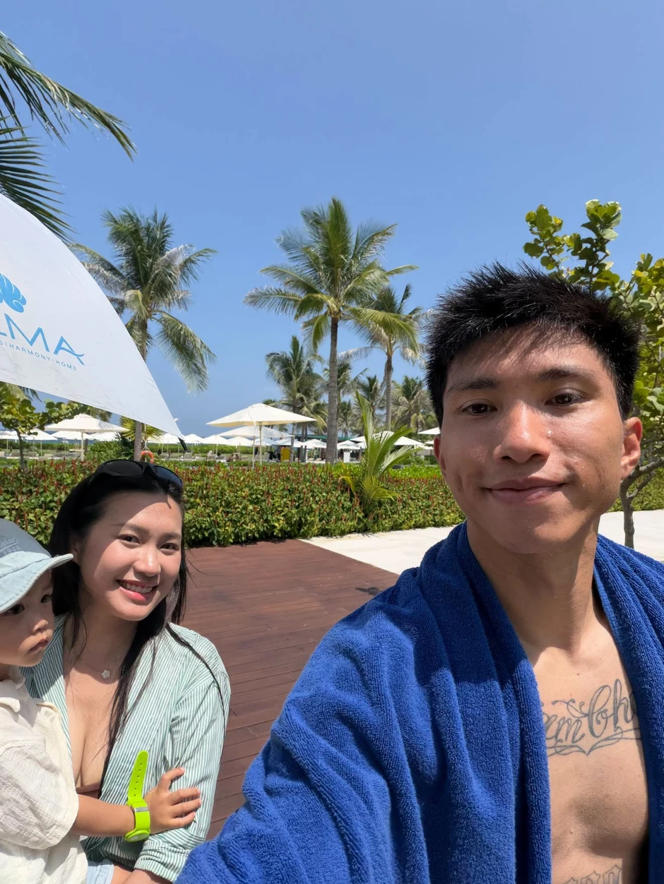 Doãn Hải My khoe dáng nuột nà, Văn Hậu lộ body cực phẩm trong chuyến du lịch với vợ con Doãn Hải My khoe dáng nuột nà, Văn Hậu lộ body cực phẩm trong chuyến du lịch với vợ con