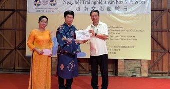 Đoàn khách Đài Loan thích thú mặc áo dài, thưởng thức ẩm thực Việt
