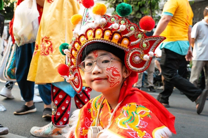 Đoàn lân, sư, rồng diễu hành rộn rã trong Lễ hội Nguyên tiêu Đoàn lân, sư, rồng diễu hành rộn rã trong Lễ hội Nguyên tiêu