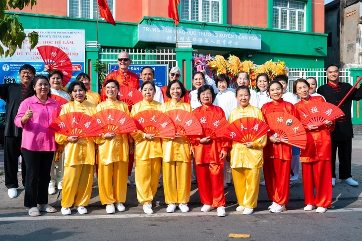 Đoàn lân, sư, rồng diễu hành rộn rã trong Lễ hội Nguyên tiêu Đoàn lân, sư, rồng diễu hành rộn rã trong Lễ hội Nguyên tiêu