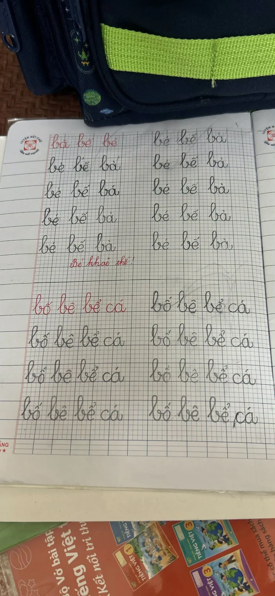 Đọc lời phê dưới bài chính tả lớp 1 mà cười ná thở: Nể trò 1, nể cô 10! Đọc lời phê dưới bài chính tả lớp 1 mà cười ná thở: Nể trò 1, nể cô 10!