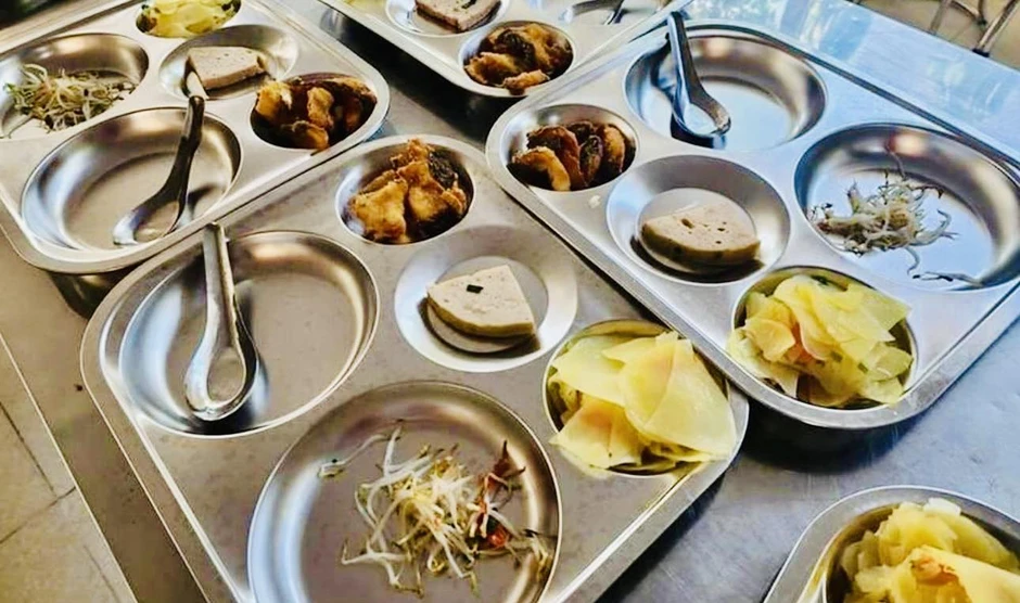 Đọc tin thực phẩm bẩn vào trường học, tôi giật mình nhớ lại câu nói vu vơ của con Đọc tin thực phẩm bẩn vào trường học, tôi giật mình nhớ lại câu nói vu vơ của con