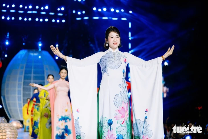 Đội ‘Vàng son tên Bác’ đoạt giải nhất Duyên dáng áo dài TP.HCM 2026 Đội ‘Vàng son tên Bác’ đoạt giải nhất Duyên dáng áo dài TP.HCM 2026