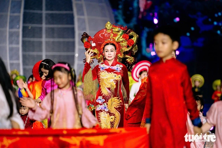 Đội ‘Vàng son tên Bác’ đoạt giải nhất Duyên dáng áo dài TP.HCM 2026 Đội ‘Vàng son tên Bác’ đoạt giải nhất Duyên dáng áo dài TP.HCM 2026