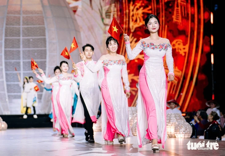 Đội ‘Vàng son tên Bác’ đoạt giải nhất Duyên dáng áo dài TP.HCM 2026 Đội ‘Vàng son tên Bác’ đoạt giải nhất Duyên dáng áo dài TP.HCM 2026