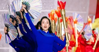 Đội ‘Vàng son tên Bác’ đoạt giải nhất Duyên dáng áo dài TP.HCM 2026
