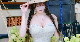 Đón thu ở Sài Gòn, hot girl xinh đẹp khéo léo có ngay một bộ ảnh "để đời"