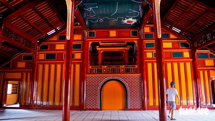 Đơn vị thi công tự ý quyết, không báo cáo lãnh đạo khi trùng tu Nhà hát Minh Khiêm đường Đơn vị thi công tự ý quyết, không báo cáo lãnh đạo khi trùng tu Nhà hát Minh Khiêm đường