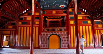 Đơn vị thi công tự ý quyết, không báo cáo lãnh đạo khi trùng tu Nhà hát Minh Khiêm đường