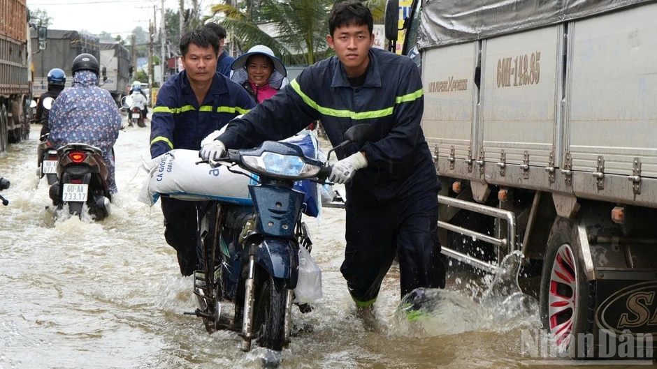 Đồng Nai chủ động ứng phó với mưa lớn, ngập úng và sạt lở đất Đồng Nai chủ động ứng phó với mưa lớn, ngập úng và sạt lở đất