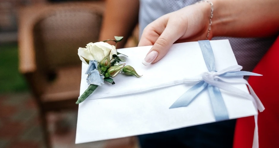 Đồng nghiệp mừng cưới hơn 2 triệu đồng, cô dâu vẫn chê keo kiệt gây bức xúc