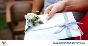 Đồng nghiệp mừng cưới hơn 2 triệu đồng, cô dâu vẫn chê keo kiệt gây bức xúc