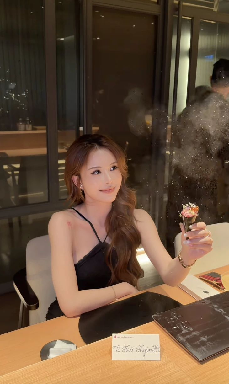 Động thái lạ của “bạn trai Hà Môi” giữa nghi vấn bị cắm sừng Động thái lạ của “bạn trai Hà Môi” giữa nghi vấn bị cắm sừng