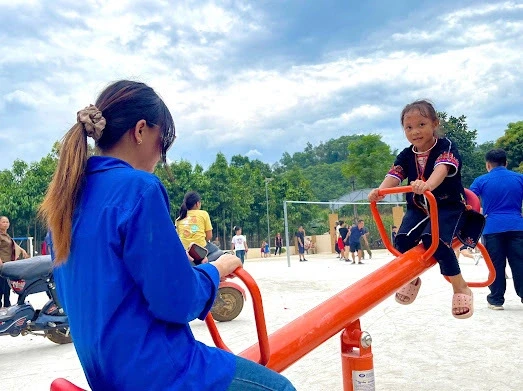 Doppelherz Việt Nam mang đến “Sân chơi cộng đồng”, ươm mầm ước mơ vùng cao tại Lào Cai Doppelherz Việt Nam mang đến “Sân chơi cộng đồng”, ươm mầm ước mơ vùng cao tại Lào Cai