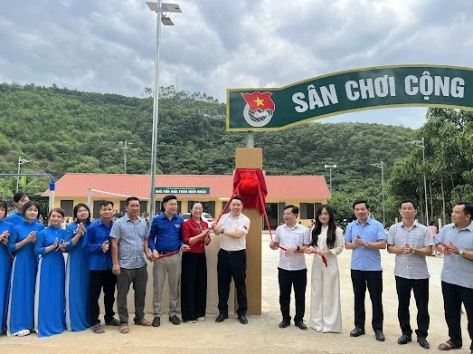 Doppelherz Việt Nam mang đến “Sân chơi cộng đồng”, ươm mầm ước mơ vùng cao tại Lào Cai Doppelherz Việt Nam mang đến “Sân chơi cộng đồng”, ươm mầm ước mơ vùng cao tại Lào Cai