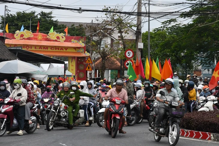 Dù ai mua bán bộn bề, Làm Chay mười sáu nhớ về Tầm Vu Dù ai mua bán bộn bề, Làm Chay mười sáu nhớ về Tầm Vu