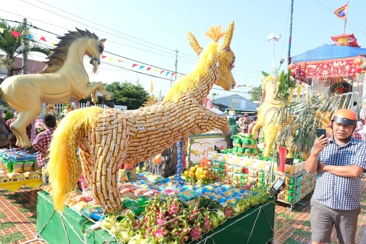 Dù ai mua bán bộn bề, Làm Chay mười sáu nhớ về Tầm Vu Dù ai mua bán bộn bề, Làm Chay mười sáu nhớ về Tầm Vu