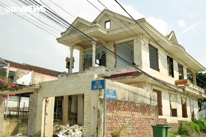 Dự án 'di dân lịch sử' ở Huế 'mắc kẹt' do hơn 500 hộ chưa giao mặt bằng Dự án 'di dân lịch sử' ở Huế 'mắc kẹt' do hơn 500 hộ chưa giao mặt bằng